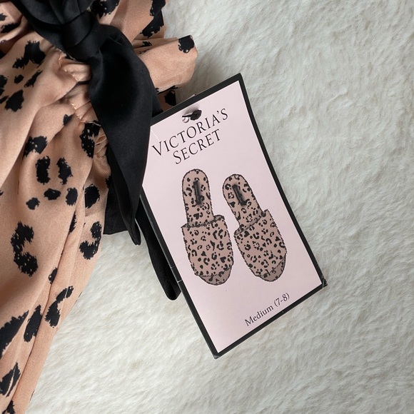 New Victoria’s Secret Medium open toe leopard faux fur slipper with dust bag - Picture 6 of 7